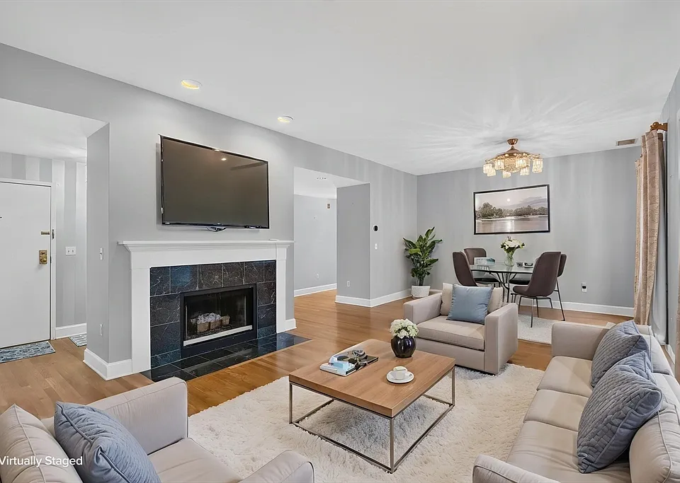 216 Summit Ave #E201