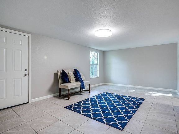 3rd image of 232 Regina St #2