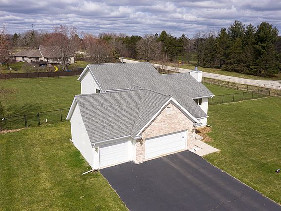 3rd image of 9756 Country Knolls Dr