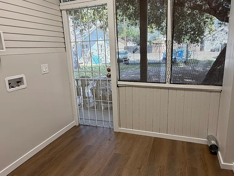 161 E Pearl St #161 — Photo 2