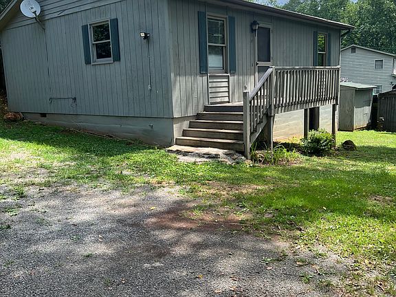 2bedroom house with 1 bath kitchen dining area and living room