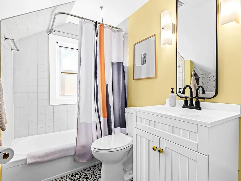 211 Catalpa Dr — Photo 29