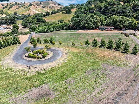 5th image of 60 Hampton Rd