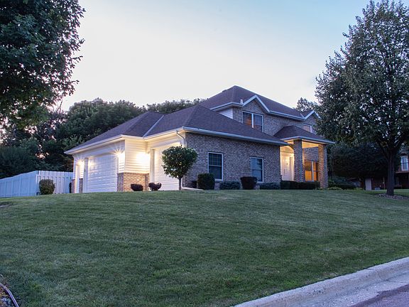4th image of 204 Lake Dr