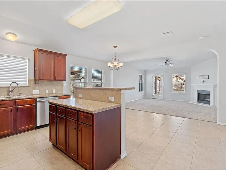 4504 Tiddle Ln — Photo 6