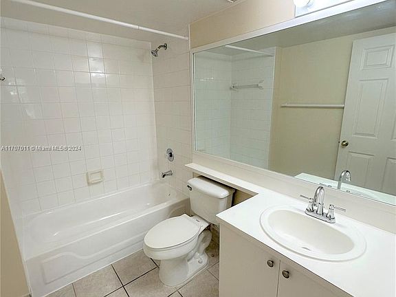 3rd image of 2119 SE 10th Ave APT 906