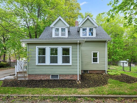3rd image of 24 Bowker Ave