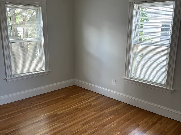109 Magoun Ave — Photo 15