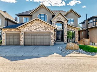30 W Wexford Way SW, Calgary, AB T3H0H1
