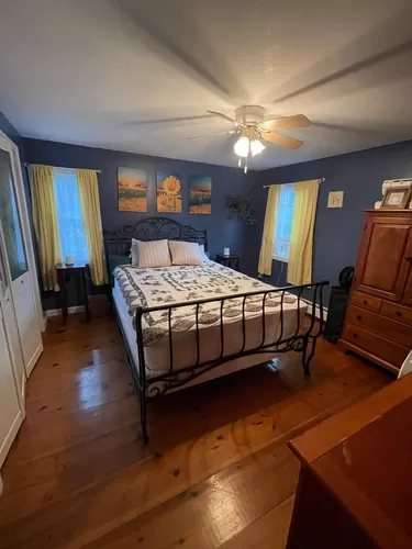 2nd floor queen bed, TV, closet, dresser - 416 Drakes Island Rd