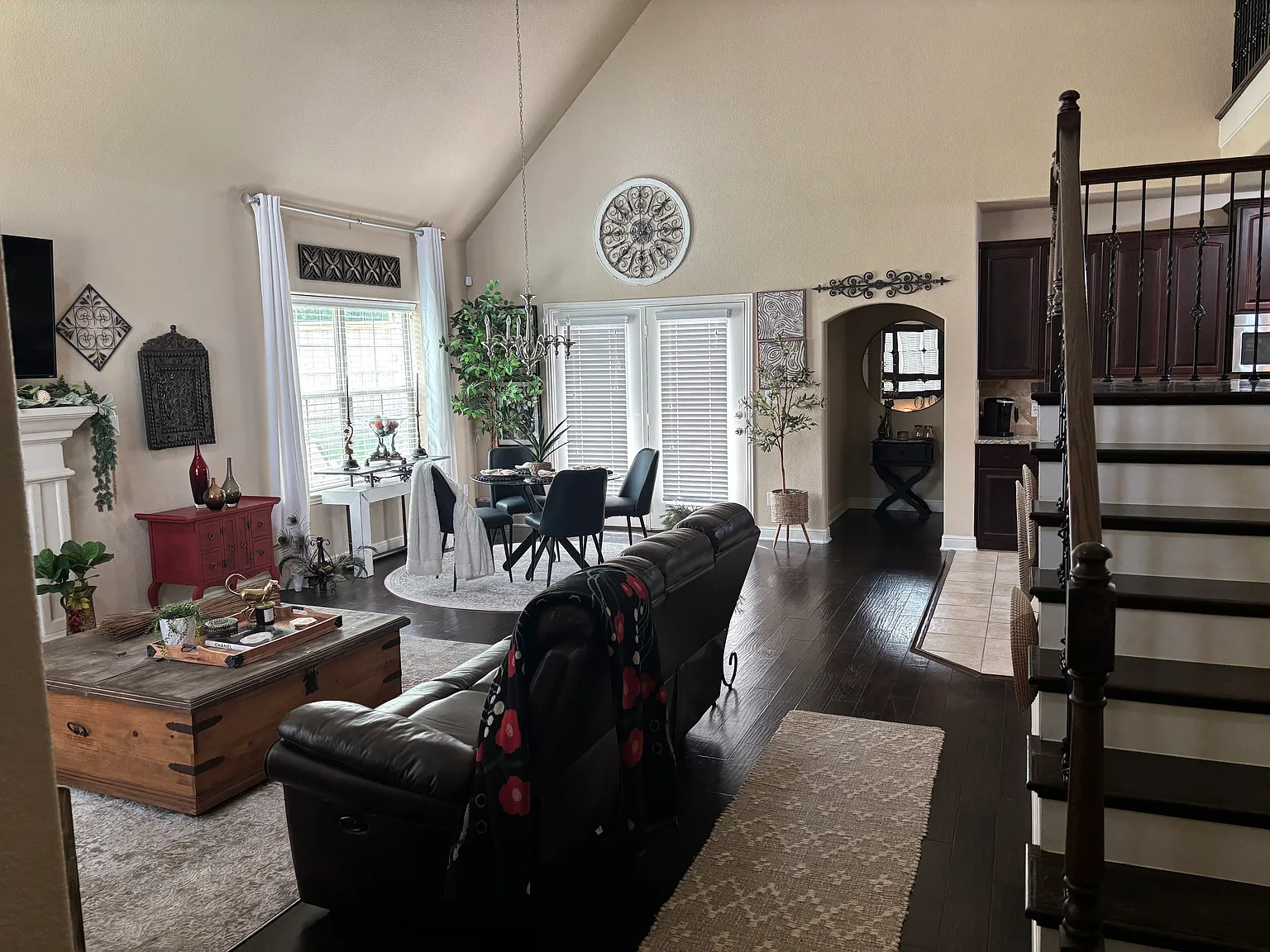 4 bed, 3.5 bath, 2497 sqft, $2,800 — Photo 2