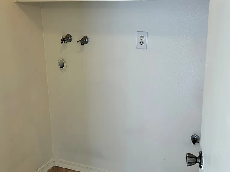 8235 Stewart And Gray Rd #106 — Photo 2