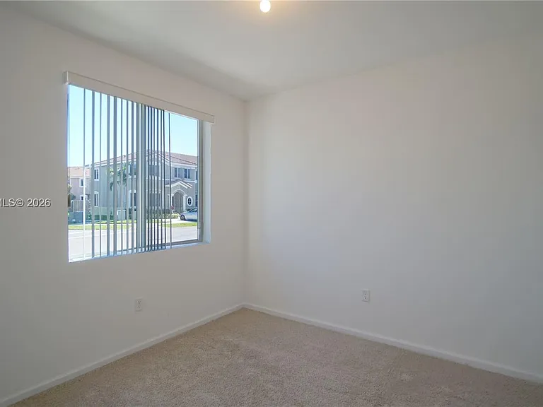 2411 SE 10th St #2411 — Photo 12