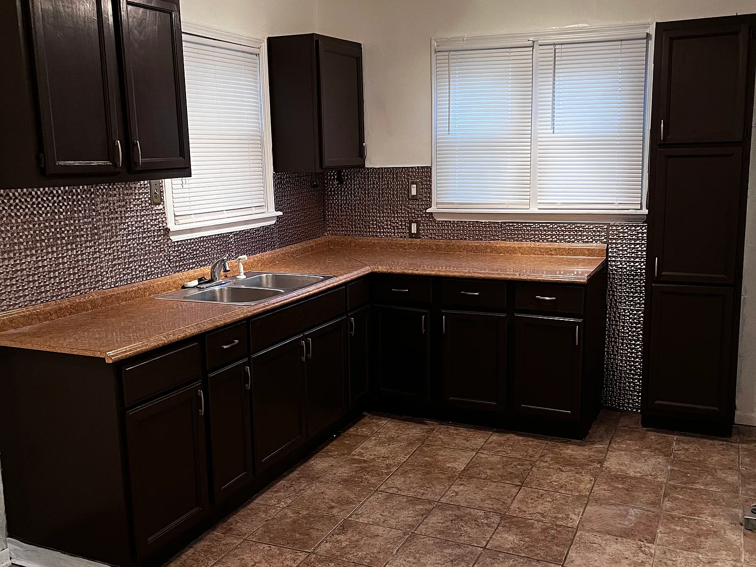 20733 Seminole St — Photo 2