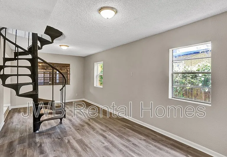 1943 Hardee St #1 — Photo 8