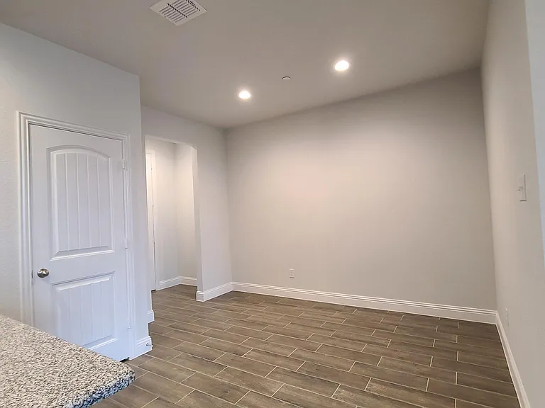 6825 Andrew Dr — Photo 7