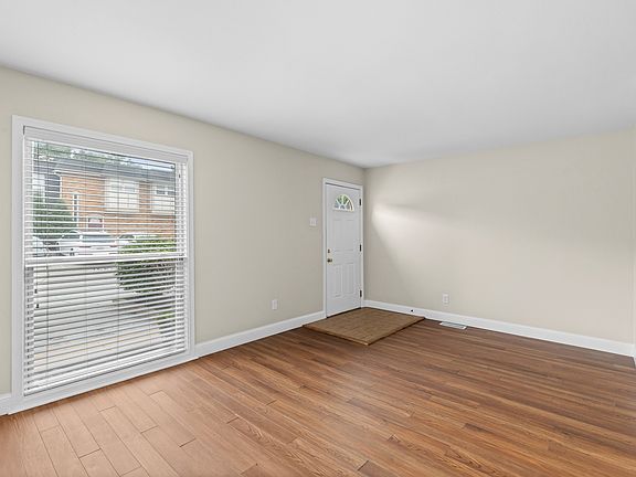 4th image of 1181 Rue La Ville Walk