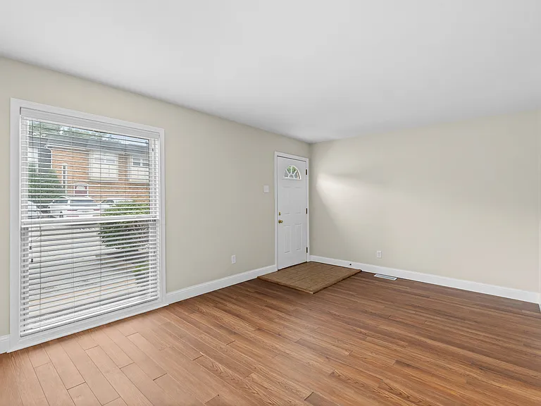 1181 Rue La Ville Walk — Photo 4