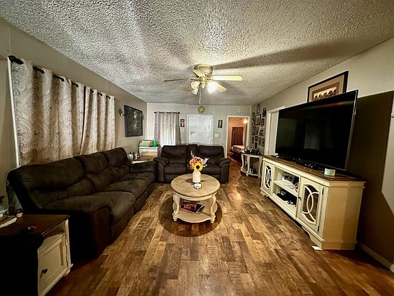 3rd image of 702 S Race St