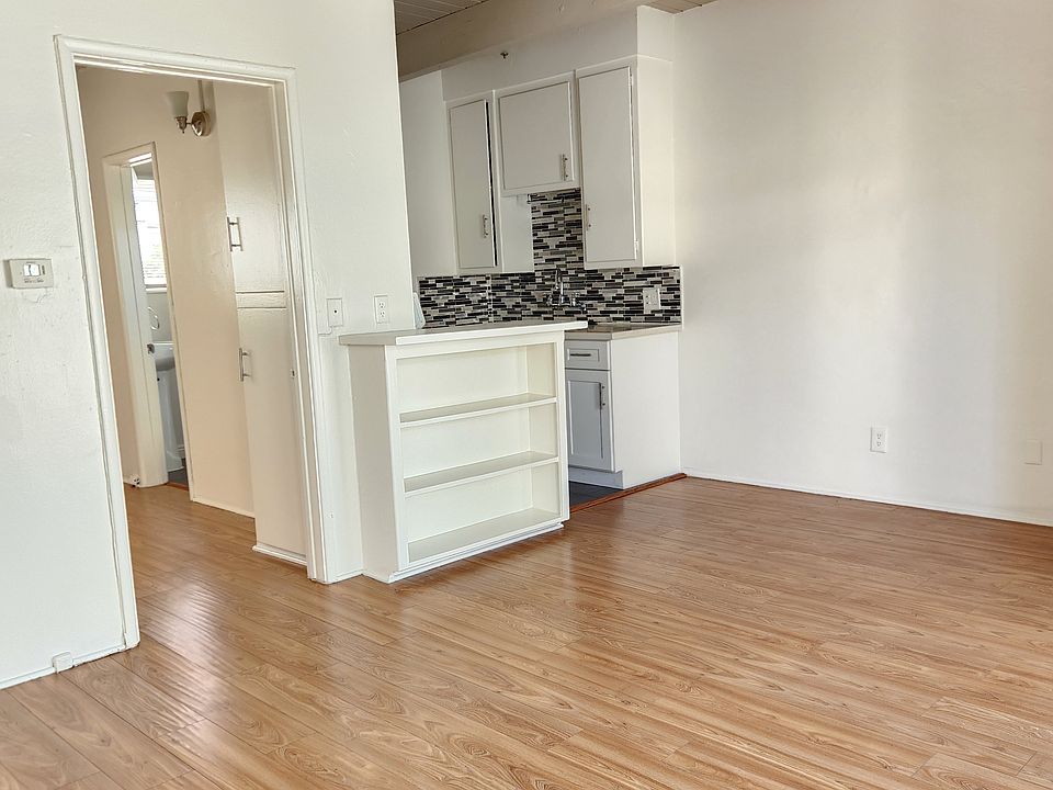 1st image of 1909 N Beachwood Dr APT 14