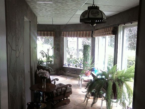 3rd image of 24 Pearl St