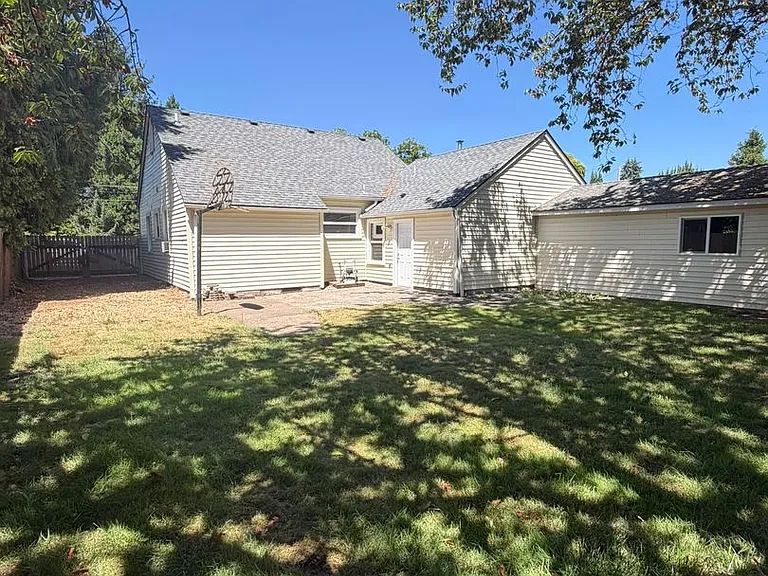 330 E Grant St — Photo 37