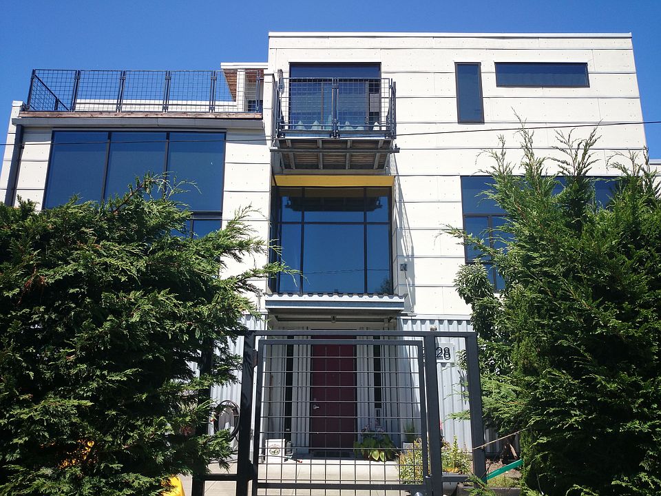 2nd image of 2328 E Pike St