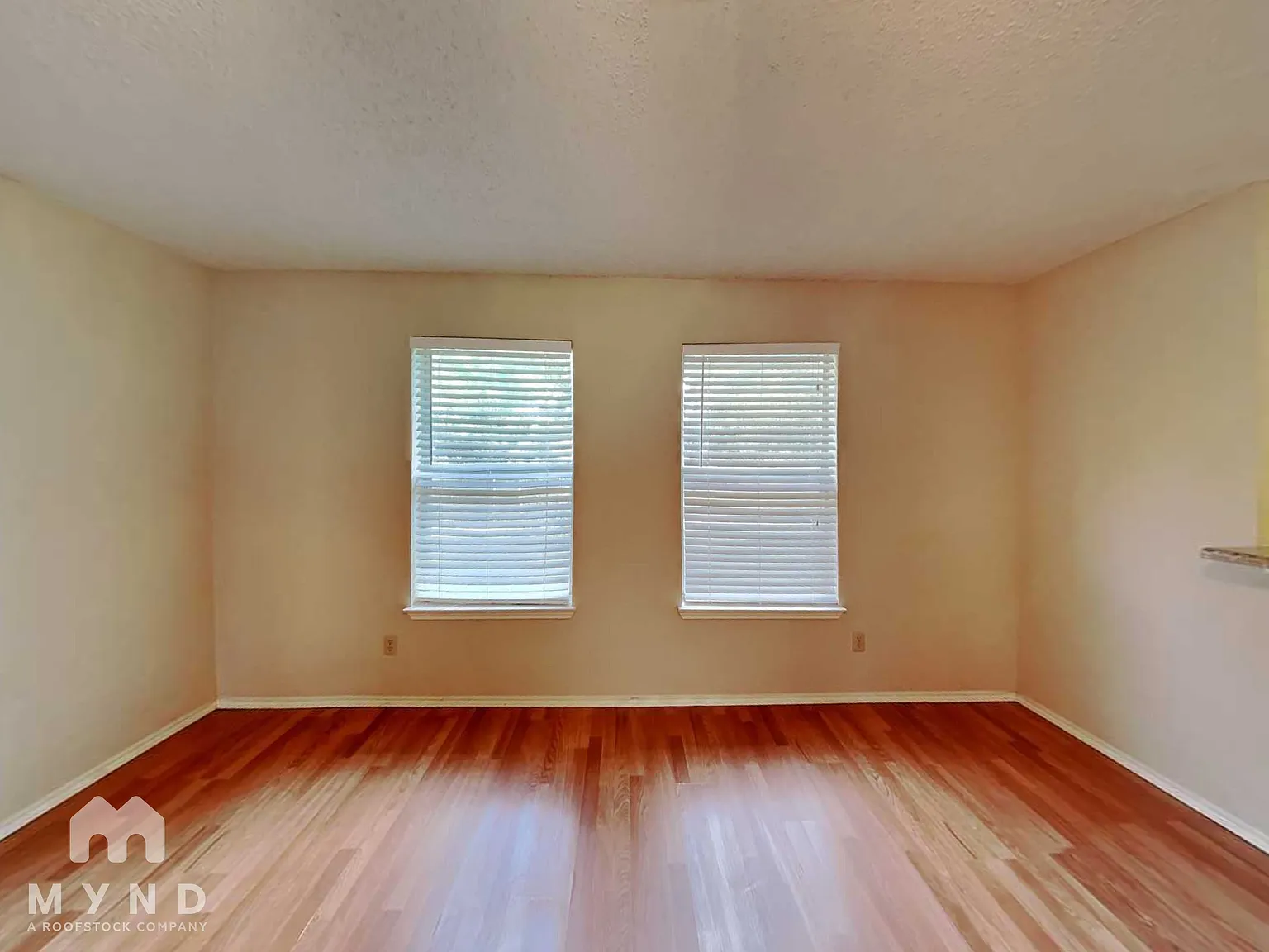 4 bed, 2.5 bath, 3056 sqft, $2,575 — Photo 4