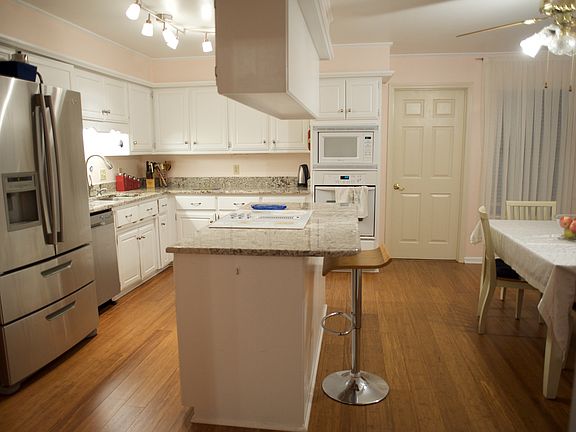 Kitchen with island