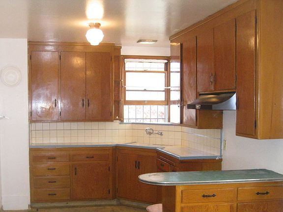 Eat-in Kitchen