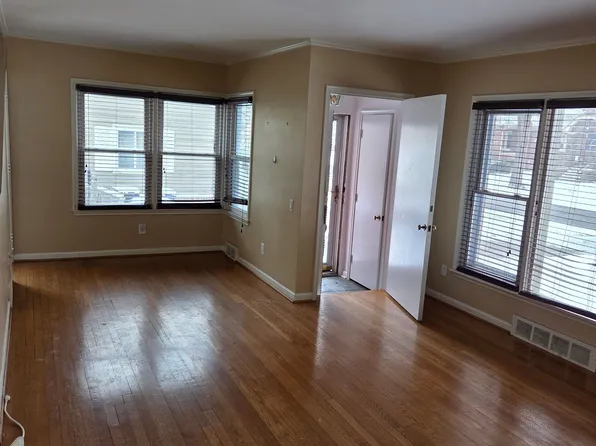 879 Notre Dame St, Grosse Pointe, MI 48230