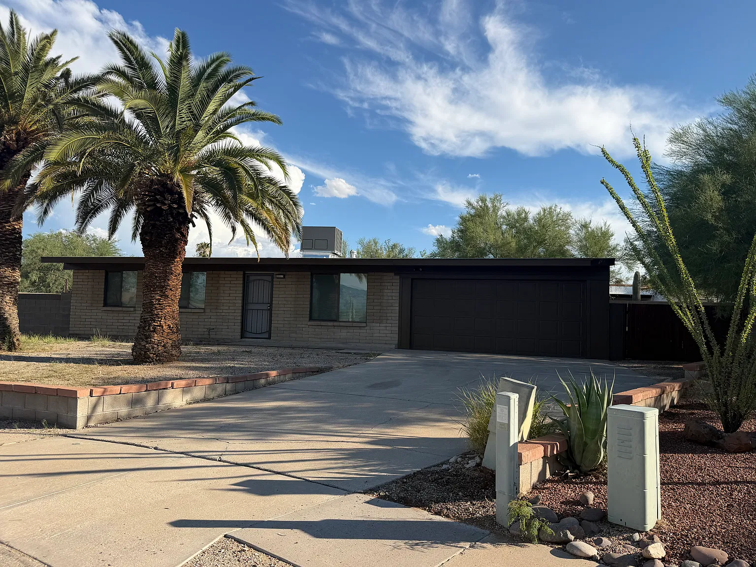3 bed, 1026 sqft, $2,000 — Photo 2