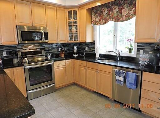 3rd image of 16 Lawndale Cir