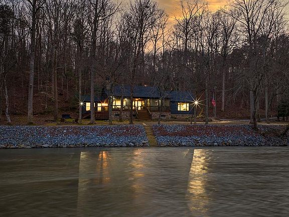 2nd image of 480 Riveredge Ln