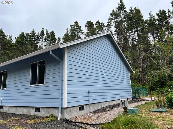 4th image of 412 SE 130th Dr