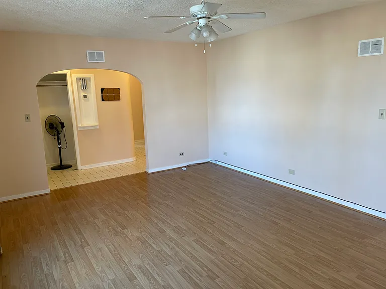1302 Elliott St — Photo 2