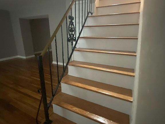 5th image of 823 Rosemont Ave