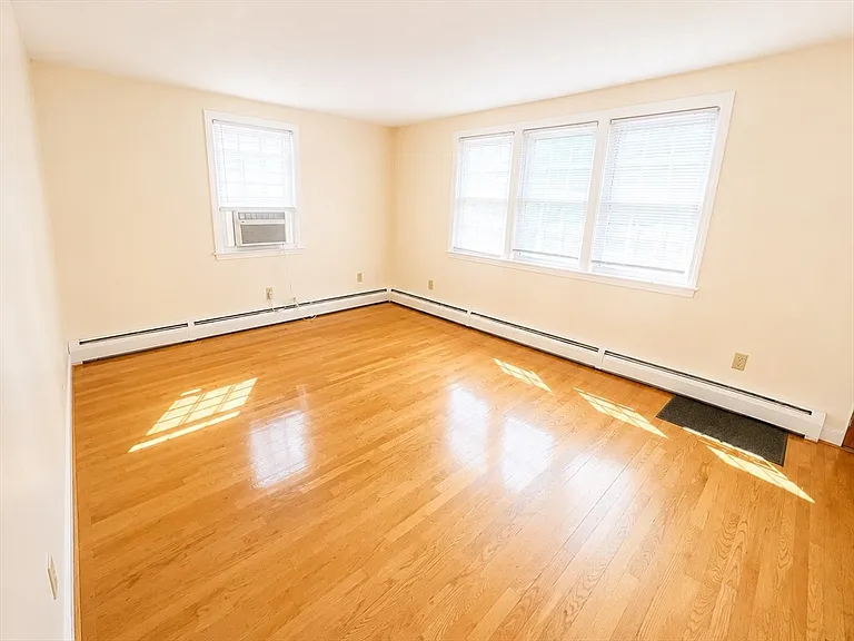 7 Ridge St #0 — Photo 4