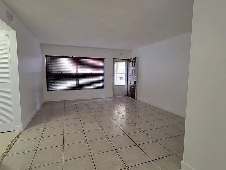 3712 N University Dr #3712 — Photo 3