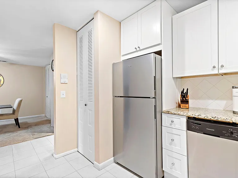 176 Hackensack St — Photo 2
