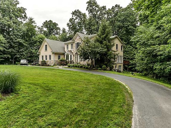 4th image of 3223 Navy Dr