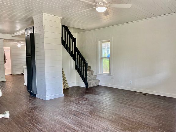 4th image of 1014 N Rockton Ave