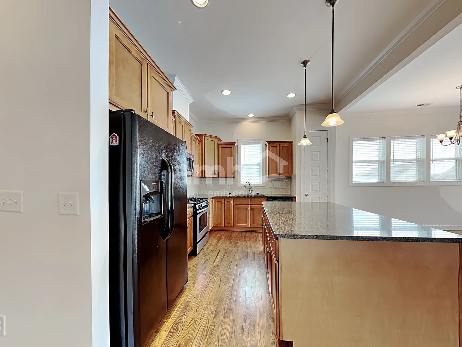 3 bed, 2.0 bath, 2165 sqft, $2,385 — Photo 4