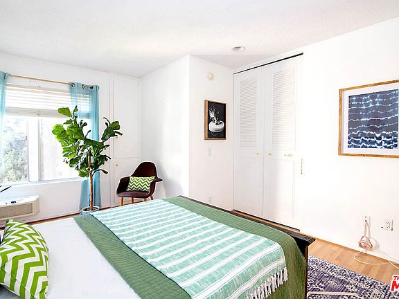 3rd image of 514 S Harvard Blvd APT 309