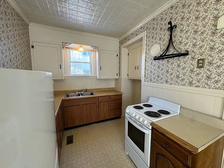 10 Maple St #1 — Photo 9