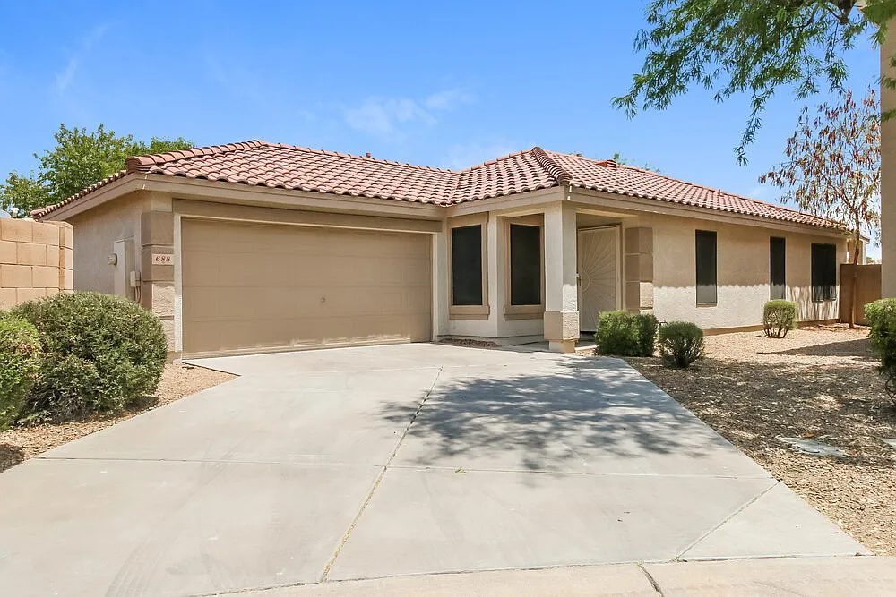 3 bed, 2.0 bath, 1363 sqft, $2,275 — Photo 1