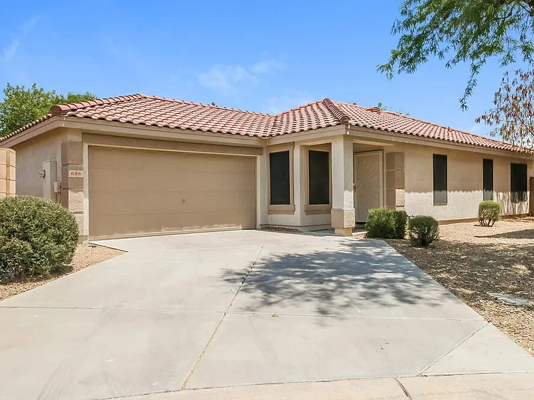 688 E Springfield Pl — Photo 1