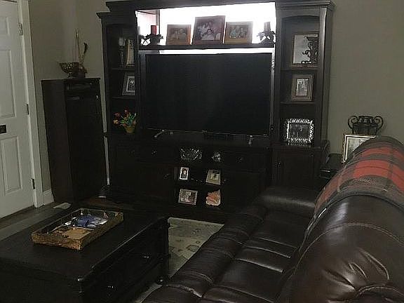 3rd image of 4087 Concordia Ave
