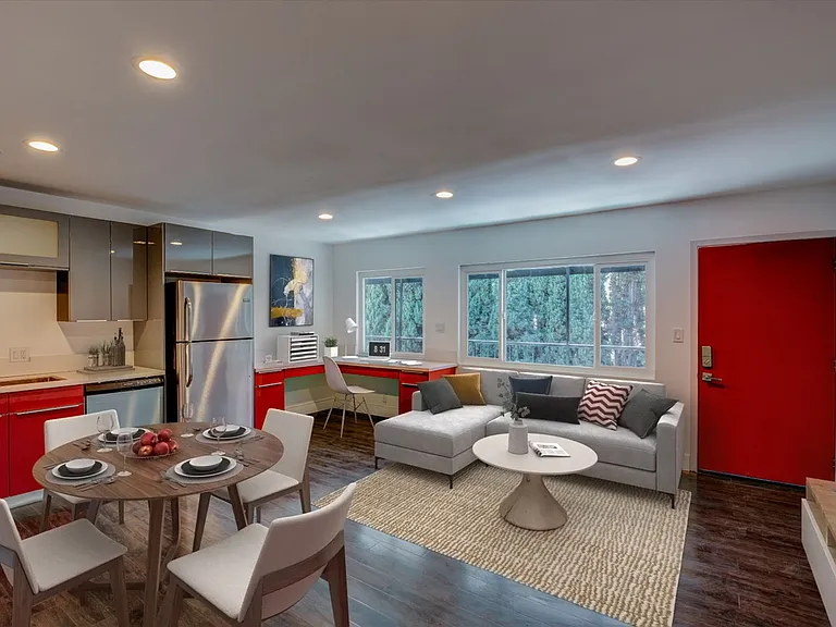 1321 W 36th Pl — Photo 7