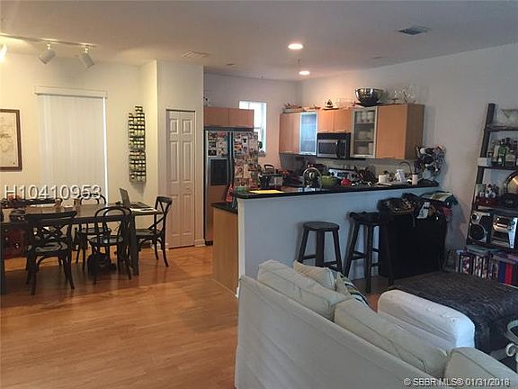 3rd image of 2516 SW 14th Ave APT 401